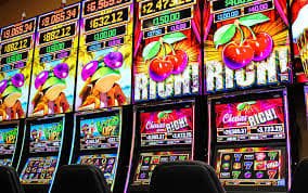 Pusat operasi winlive slot menampilkan staf dukungan dan ruang kontrol teknis